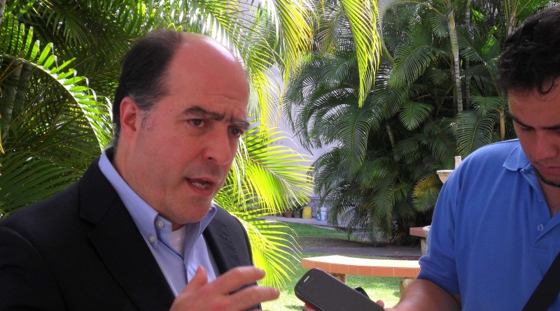 Diputado Julio Borges en entrevista con medios nacionales